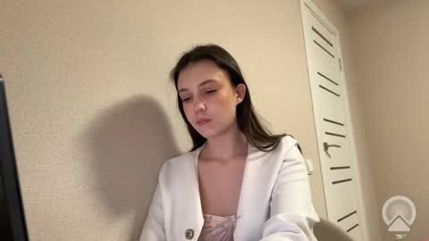 amelyay online show from December 4, 2025, 2:48 pm