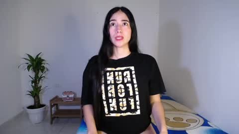 Snapshot of amelycaro chatting on January 27, 2025, 4:30 am Amely online show from January 27, 2025, 4:30 am