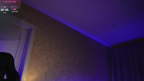 Snapshot of amelyxxx chatting on December 20, 2024, 3:47 am Amy online show from December 20, 2024, 3:47 am