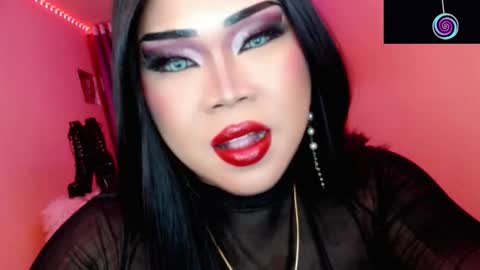 Queen Mireska online show from November 28, 2025, 5:04 pm