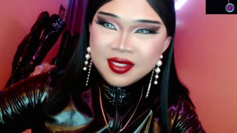 Snapshot of amiadoll chatting on May 9, 2026, 5:07 pm Queen Mireska online show from May 9, 2026, 5:07 pm