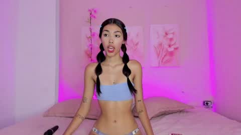 Snapshot of amiiclark chatting on April 4, 2026, 7:11 pm AmiiClark online show from April 4, 2026, 7:11 pm