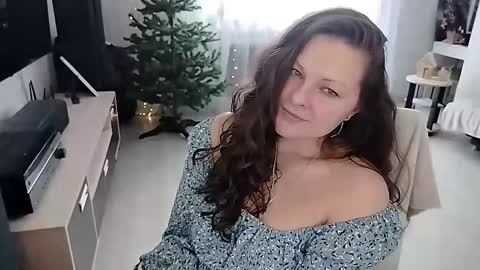 Mila online show from February 15, 2026, 7:51 am