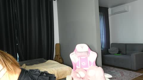 Snapshot of amilia4u chatting on September 29, 2025, 7:57 am A online show from September 29, 2025, 7:57 am