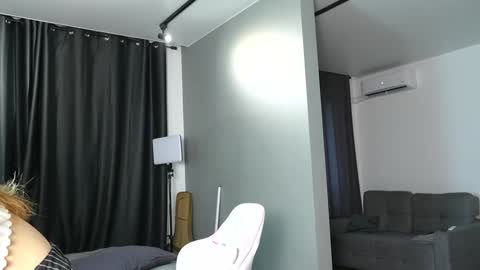 Snapshot of amilia4u chatting on October 28, 2025, 7:56 am A online show from October 28, 2025, 7:56 am