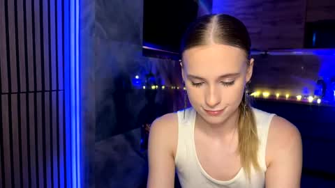 Snapshot of amily_sunray chatting on May 12, 2026, 4:26 pm Amily online show from May 12, 2026, 4:26 pm