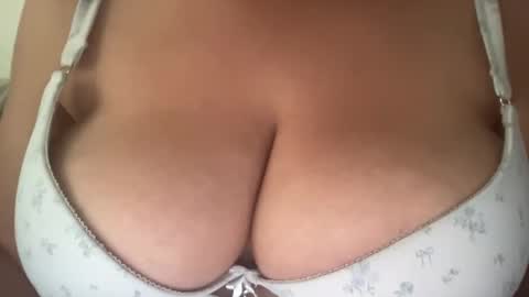 amina603893 online show from April 16, 2026, 11:00 am