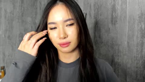 Amina online show from December 7, 2024, 1:18 pm