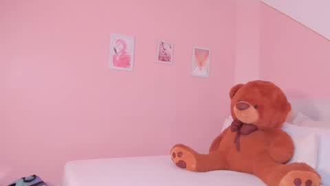 Snapshot of amira_sanz_ chatting on October 15, 2025, 11:32 am Amira Sanz online show from October 15, 2025, 11:32 am