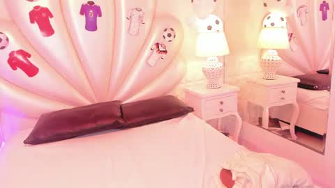 amirajones online show from July 9, 2026, 2:04 am