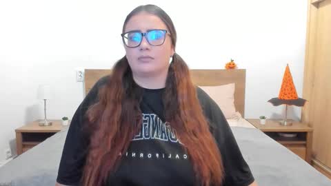 Amira Vyxen online show from November 2, 2025, 8:44 pm