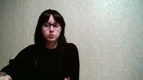 Amomira online show from November 11, 2025, 2:33 am