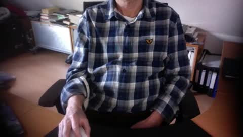 Amor2200 online show from November 24, 2025, 8:25 am