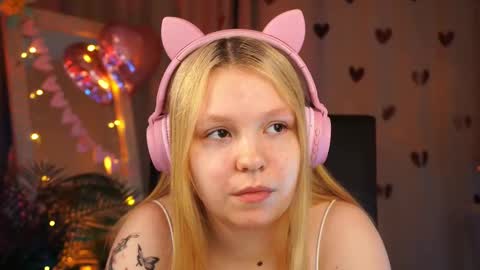 Tessa  online show from February 14, 2025, 12:47 pm