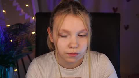 Tessa  online show from February 17, 2025, 1:32 pm
