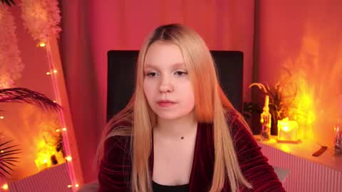 Tessa  online show from March 3, 2025, 4:46 pm