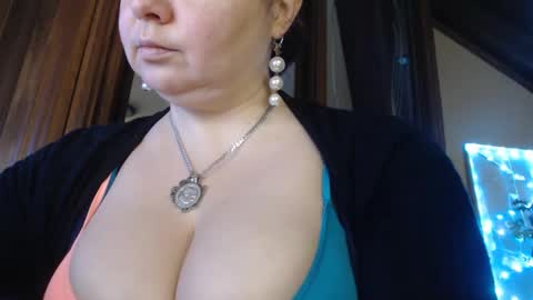 amorelara online show from December 3, 2024, 9:44 am