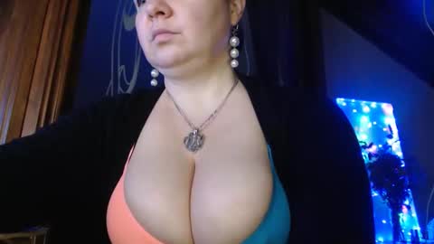 amorelara online show from December 12, 2024, 6:47 am