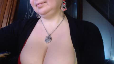 amorelara online show from February 11, 2025, 5:37 am