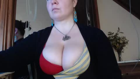 amorelara online show from February 15, 2025, 8:33 am