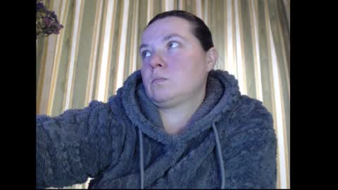 amorelara online show from October 10, 2025, 9:52 am