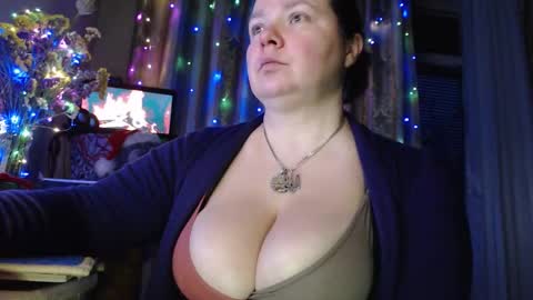 amorelara online show from January 16, 2026, 5:44 am