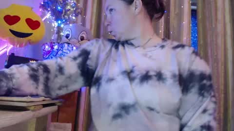 amorelara online show from April 19, 2026, 1:32 pm