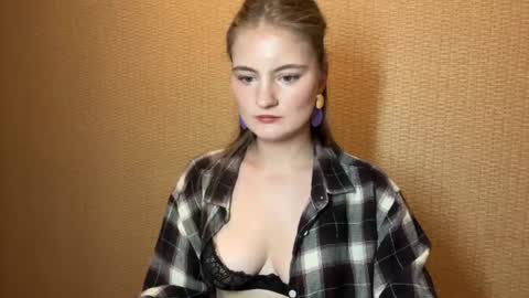 Snapshot of amorelle_ chatting on June 16, 2026, 7:38 pm amorelle_ online show from June 16, 2026, 7:38 pm