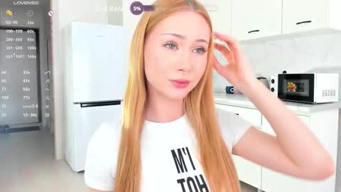 Mia online show from September 22, 2025, 11:45 am