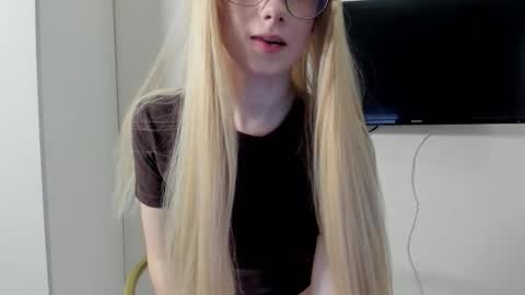 amy1_1 online show from September 26, 2025, 3:10 am