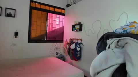 AmyEloise online show from October 4, 2025, 4:16 pm