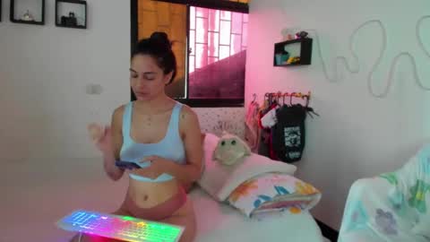 AmyEloise online show from October 8, 2025, 2:36 pm