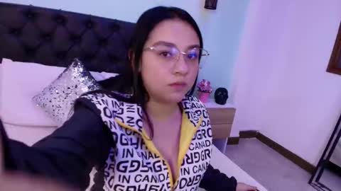 Aleja   online show from September 14, 2025, 10:53 pm