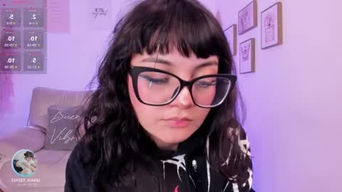 Snapshot of amy_lit chatting on September 13, 2025, 7:13 pm Hello I am Allison Welcome to my room and let is have a good time together whith me online show from September 13, 2025, 7:13 pm
