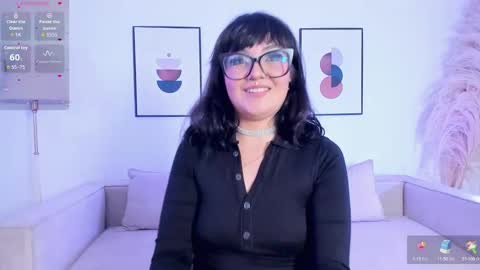 Snapshot of amy_lit chatting on October 6, 2025, 8:17 pm Hello I am Allison Welcome to my room and let is have a good time together whith me online show from October 6, 2025, 8:17 pm