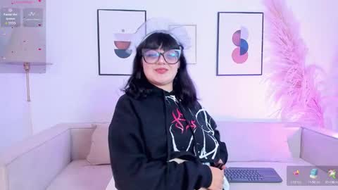 Snapshot of amy_lit chatting on October 14, 2025, 7:58 pm Hello I am Allison Welcome to my room and let is have a good time together whith me online show from October 14, 2025, 7:58 pm