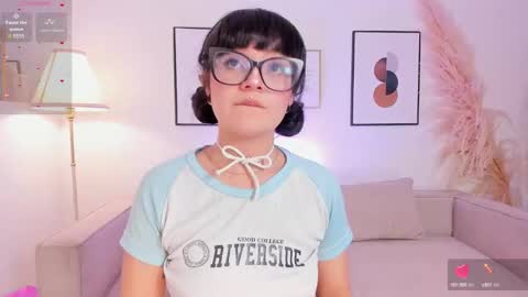 Snapshot of amy_lit chatting on October 16, 2025, 8:54 pm Hello I am Allison Welcome to my room and let is have a good time together whith me online show from October 16, 2025, 8:54 pm