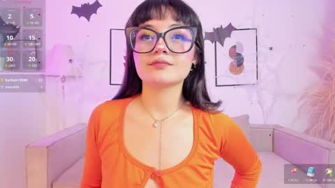 Snapshot of amy_lit chatting on October 23, 2025, 7:01 pm Hello I am Allison Welcome to my room and let is have a good time together whith me online show from October 23, 2025, 7:01 pm