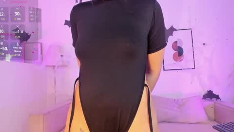 Snapshot of amy_lit chatting on October 27, 2025, 6:45 pm Hello I am Allison Welcome to my room and let is have a good time together whith me online show from October 27, 2025, 6:45 pm