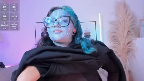 Snapshot of amy_lit chatting on November 26, 2025, 7:48 pm Hello I am Allison Welcome to my room and let is have a good time together whith me online show from November 26, 2025, 7:48 pm