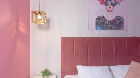 amy_saenz_ online show from October 6, 2025, 9:45 pm