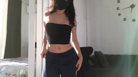girl next door named Amy online show from January 29, 2025, 1:17 pm