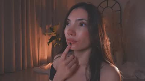 Amy Armstrong online show from September 21, 2025, 12:45 am