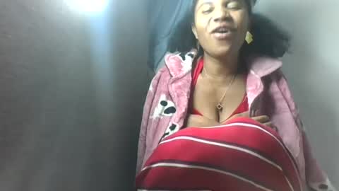 Snapshot of amyatche chatting on July 7, 2026, 5:43 am Amyatche online show from July 7, 2026, 5:43 am