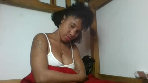 Snapshot of amyatche chatting on July 10, 2026, 10:34 pm Amyatche online show from July 10, 2026, 10:34 pm