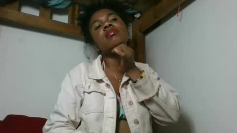 Snapshot of amyatche chatting on July 15, 2026, 5:29 pm Amyatche online show from July 15, 2026, 5:29 pm