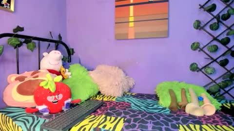 Amy Kamila online show from October 27, 2025, 2:04 am