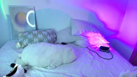 Amy ... Nice to meet u   thumb up me please its important online show from April 7, 2026, 10:53 pm