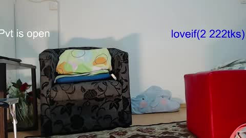 Snapshot of amyrashines chatting on January 8, 2025, 6:52 am AMYra - not talkative and a little shy online show from January 8, 2025, 6:52 am