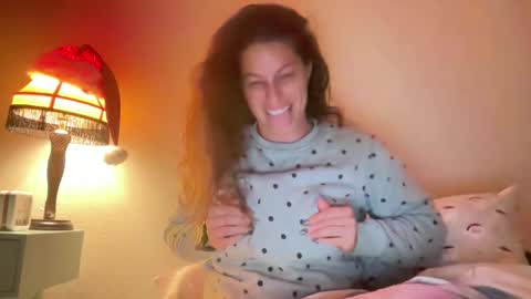 Amy Smilez online show from December 14, 2025, 10:42 am